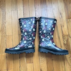 Western Chief women’s rain boots with cute owls!